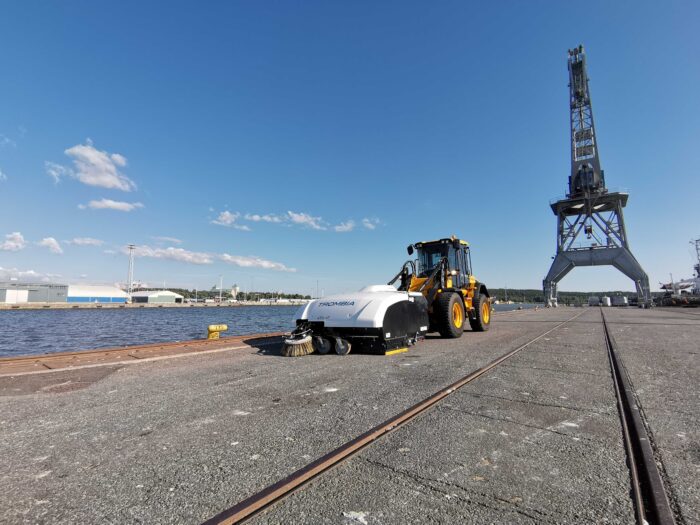 Trombia - Balayeuse adaptable pour tracteur ou chariot, image 2