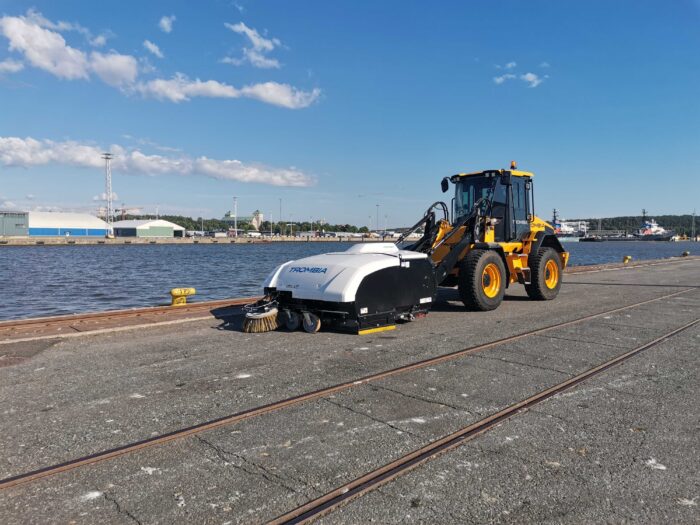 Trombia - Balayeuse adaptable pour tracteur ou chariot, image 3