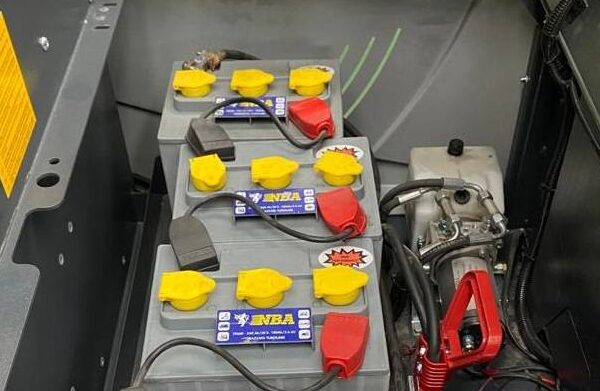 Batteries sur machine de nettoyage LAVOR à Limoges (87)
