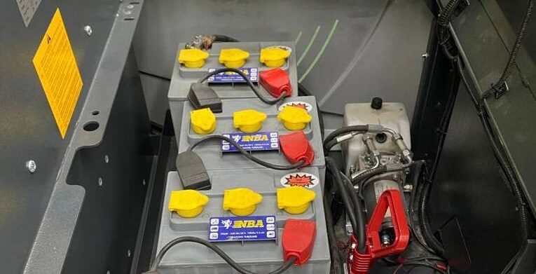 Batteries sur machine de nettoyage LAVOR à Limoges (87)