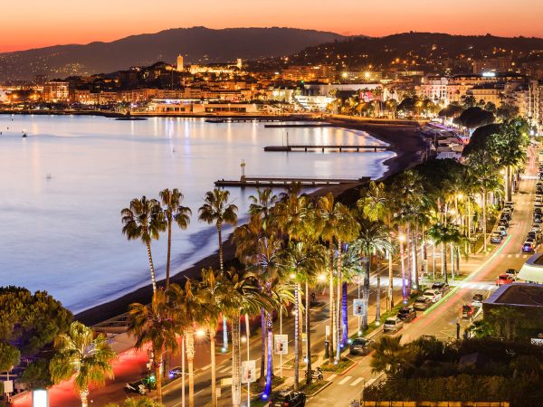 balayeuse de voirie à cannes